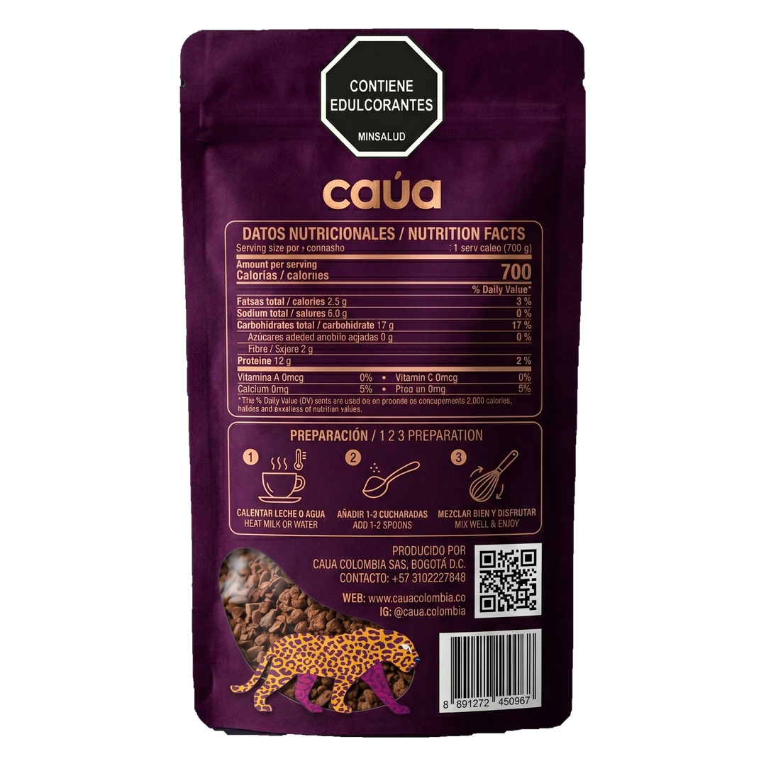 Caúa Lujo · reverso del doypack · datos nutricionales y nutrition facts visibles · 700 calorías por 100 g, 12 g proteína, 0 g azúcar añadida · preparación 1·2·3 con leche o agua caliente · sello CONTIENE EDULCORANTES MINSALUD